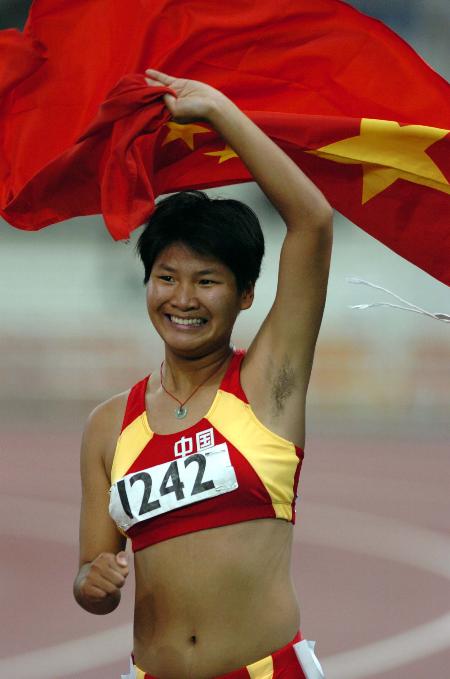 图文24日残奥会赛况一览王芳挥舞国旗庆祝胜利