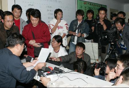 图文-足协宣布对国安罢赛处罚杨祖武阐述立场