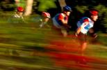 图文-2004七星国际越野挑战赛运动员掠过树林