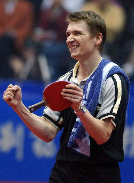 图文世界对中国乒乓球对抗赛施拉格欣喜胜利