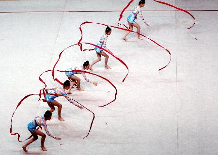 图文-全国艺术体操集体赛开幕带操舞出一片天