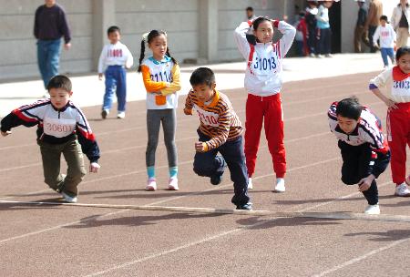 民健身――天津中小学生确保每天锻炼一小时(