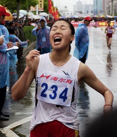 图文-国际田联竞走挑战赛中国选手蒋秋艳冲过终点