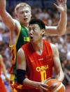 图文-中国男篮78比72战胜立陶宛李楠篮下进攻