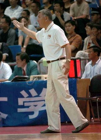 图文-[四国赛]中国男篮69-90新西兰尤纳斯指挥