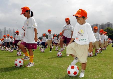 中国青少年足球人口_...方案提出\