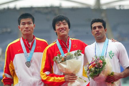 图文-刘翔称雄亚锦赛男子110米栏 冠军笑容最