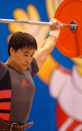58公斤级狂超世界纪录 孙彩艳稳如泰山