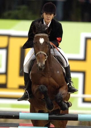 图文-十运现代五项女子个人决赛 修秀在马术比赛中