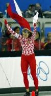 图文-女子速度滑冰500米决赛朱诺娃欢呼胜利