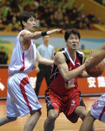 图文[cba]陕西117比120负于云南 李晓勇伺机突破_篮球-cba_nike新浪