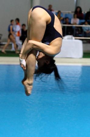 图文-全国跳水冠军赛赛况 郭晶晶空中动作标准