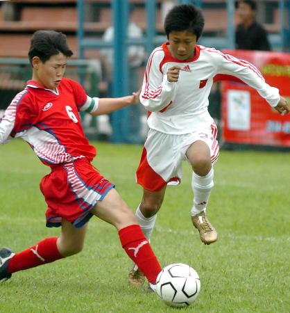 图文-亚洲U14足球赛香港开赛 陈雪风速突破防