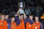 图文-世乒赛中国女团七连冠施之皓高举冠军奖杯