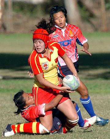 图文-女子橄榄球亚锦赛中国53-11泰国 泰国人倒地拦截