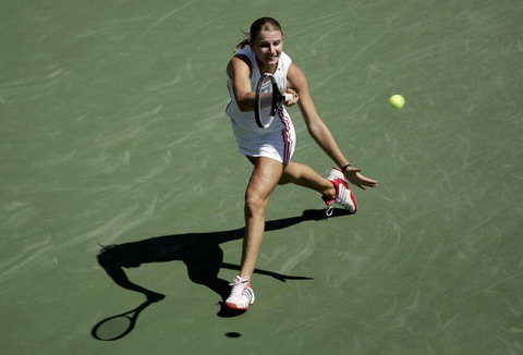 图文-罗杰斯杯网球赛第二轮 卡拉坦切娃再度失