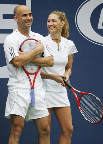 hc两张阿加西的可爱照照(另一是与爱妻格拉芙的,她亦是我喜爱的网球