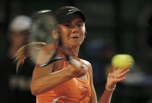 图文-WTA网球意大利电信杯 汉图楚娃挥拍奋战