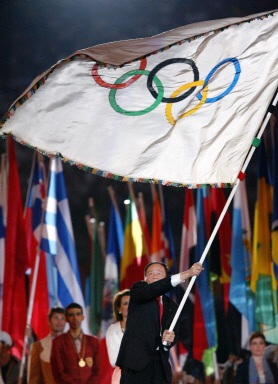 图文雅典奥运会闭幕式大旗交接向世界展示中华雄风