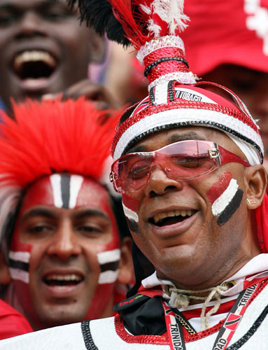 图文特立尼达球迷风采多巴哥老球迷激情四射