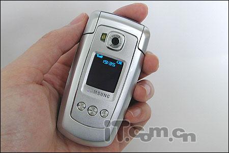 三星翻盖音乐手机e770现货价仅1999