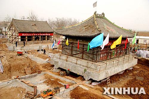 建筑整体搬迁工程成功完成,创下了距离最长,转弯次数最多等古建平移