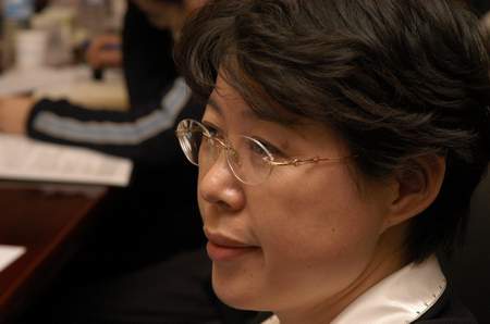 图为:联想集团高级副总裁王晓岩在发布会现场