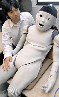 日本类人机器人娃娃图片
