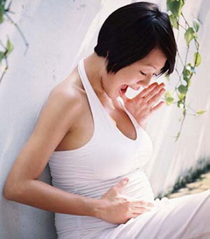 如果经过检查没有其他症状,可视为正常现象,一般在怀孕后期会好转