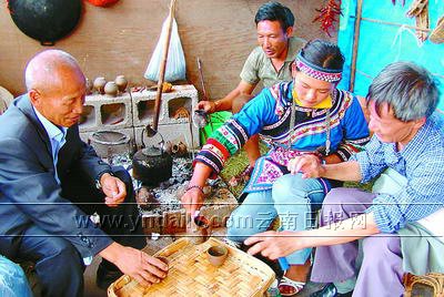 保山端陽花市看點多民間絕活特色美食推上前臺