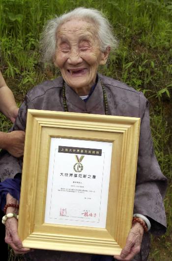 图文:116岁的杜品华成为世界最年长老人