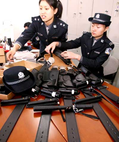 公安民警八大件图片