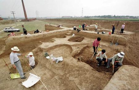 14日济南发掘罕见的新石器时代遗址5月14日,由山东大学考古系与山东省