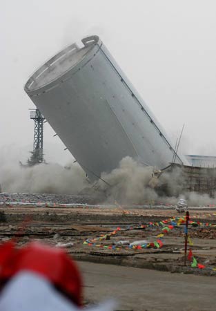 尽管宁波镇海发电有限责任公司对于此次150米烟囱爆破工程十分低调