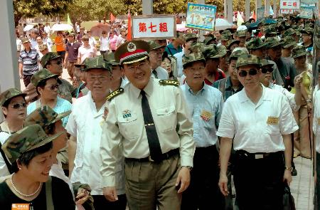 圖文香港同胞訪問駐港部隊深圳基地側記