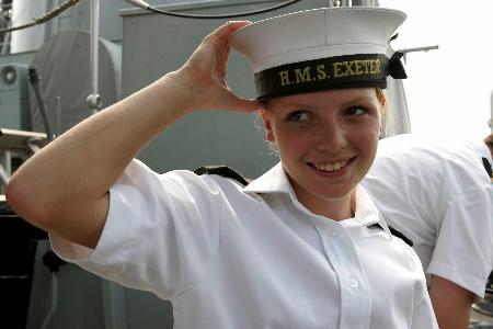 图文:英国海军驱逐舰上的女兵(3)