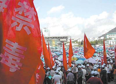 也由此拉开了"国际禁毒日"广东省禁毒百万人大游行深圳分会场10万人