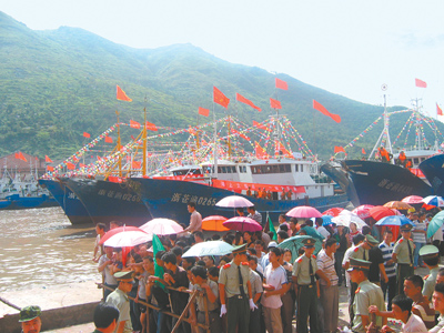 温州新闻网9月15日消息:今天上午8时,苍南县巴曹镇第三届开渔节在一场