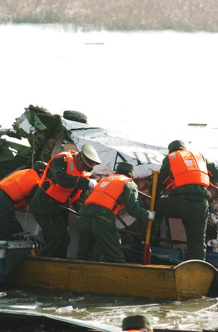 东航坠机事故救援图片图片