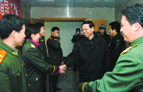 2004年12月23日下午,公安部警卫局副局长邓冠彪,办公室副主任冯连增