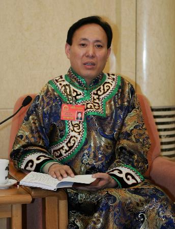图文:青海海西蒙古族藏族自治州州长张守成发言