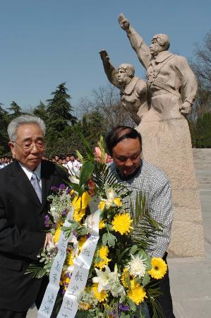 圖文:〔時事政治〕(1)南京悼念抗日航空烈士