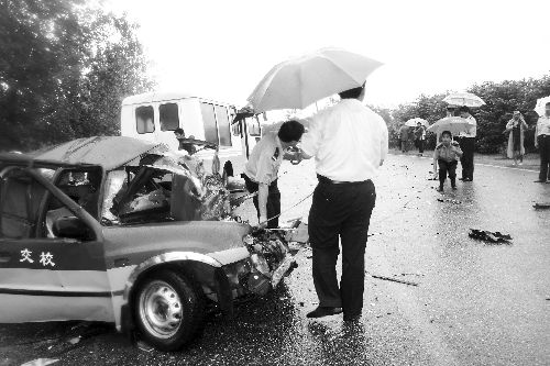 巢湖车祸两人身亡图片