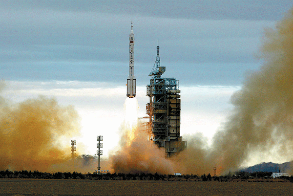 神舟六號發射成功