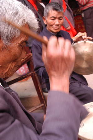 鑼鼓打起來 12月3日(農曆十一月初三),是南安官橋東頭村