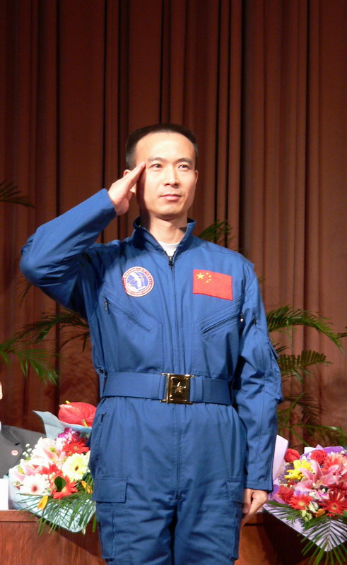 阳澄湖畔飞出了"英雄航天员—费俊"