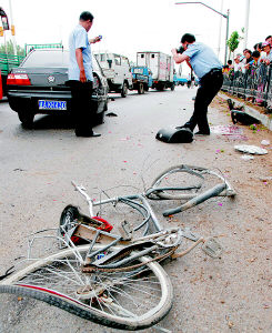 自行車騎上快車道中年男子被撞身亡