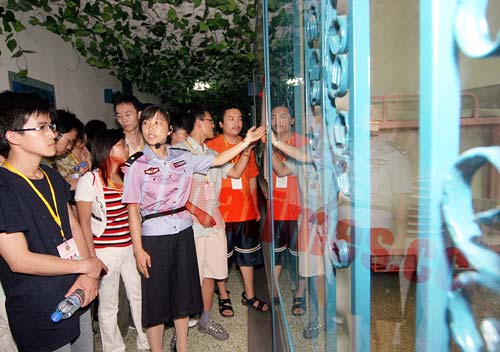 北京监狱首次对外开放女子监狱取消高墙电网