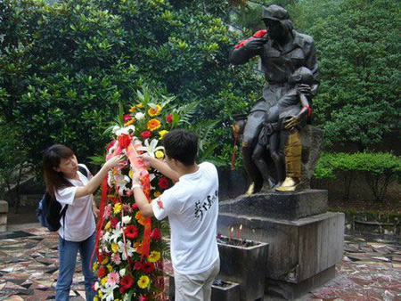 8月7日紅軍山上女衛生員的故事圖