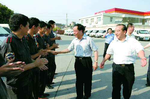 宓建毅视察保安押运基地(图)